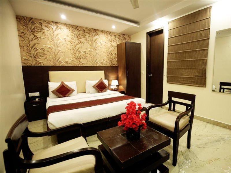 Hotel B Continental Delhi  Exterior photo