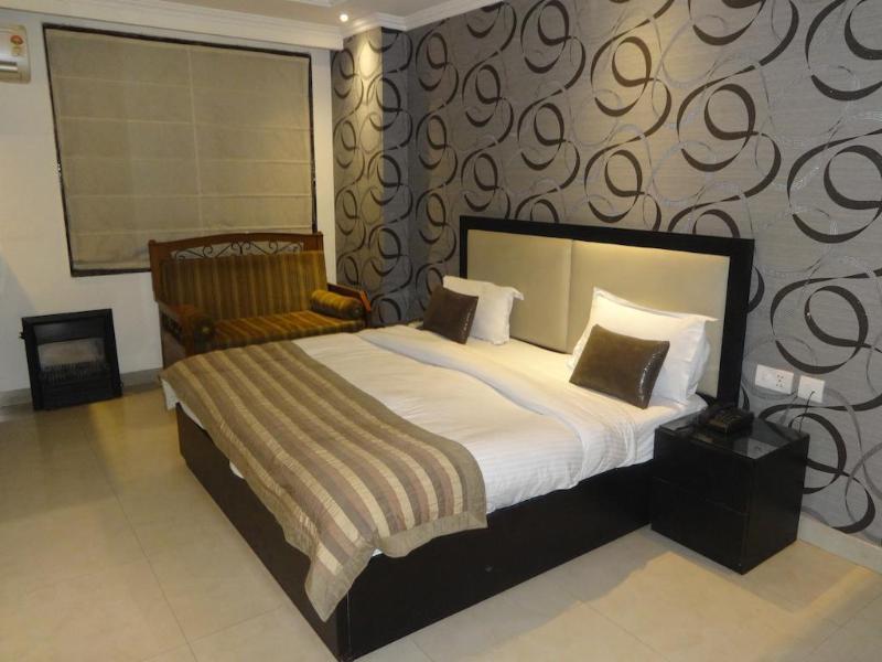 Hotel B Continental Delhi  Exterior photo