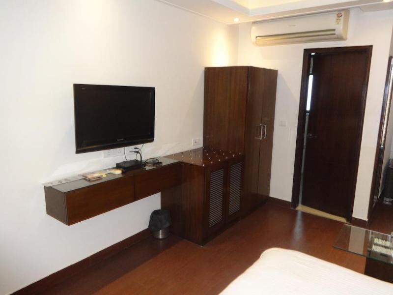 Hotel B Continental Delhi  Exterior photo